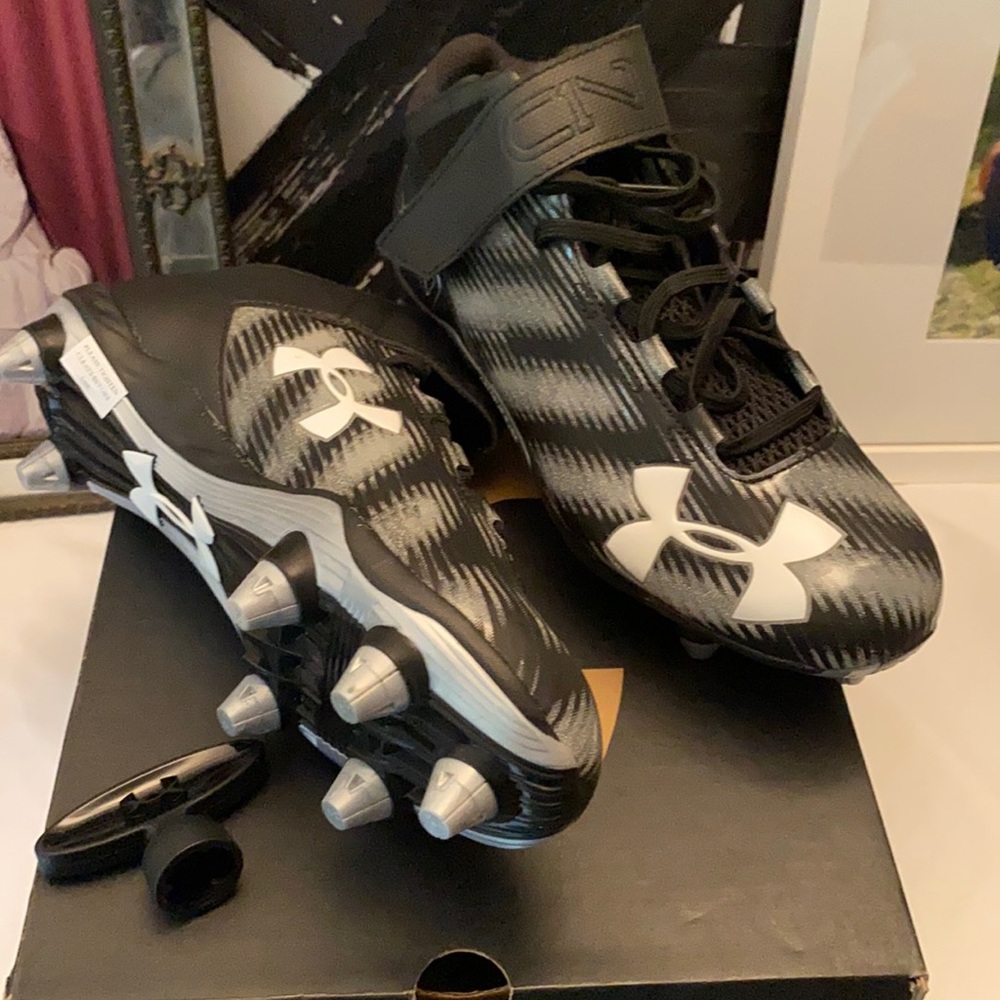 Under Armour  cleats